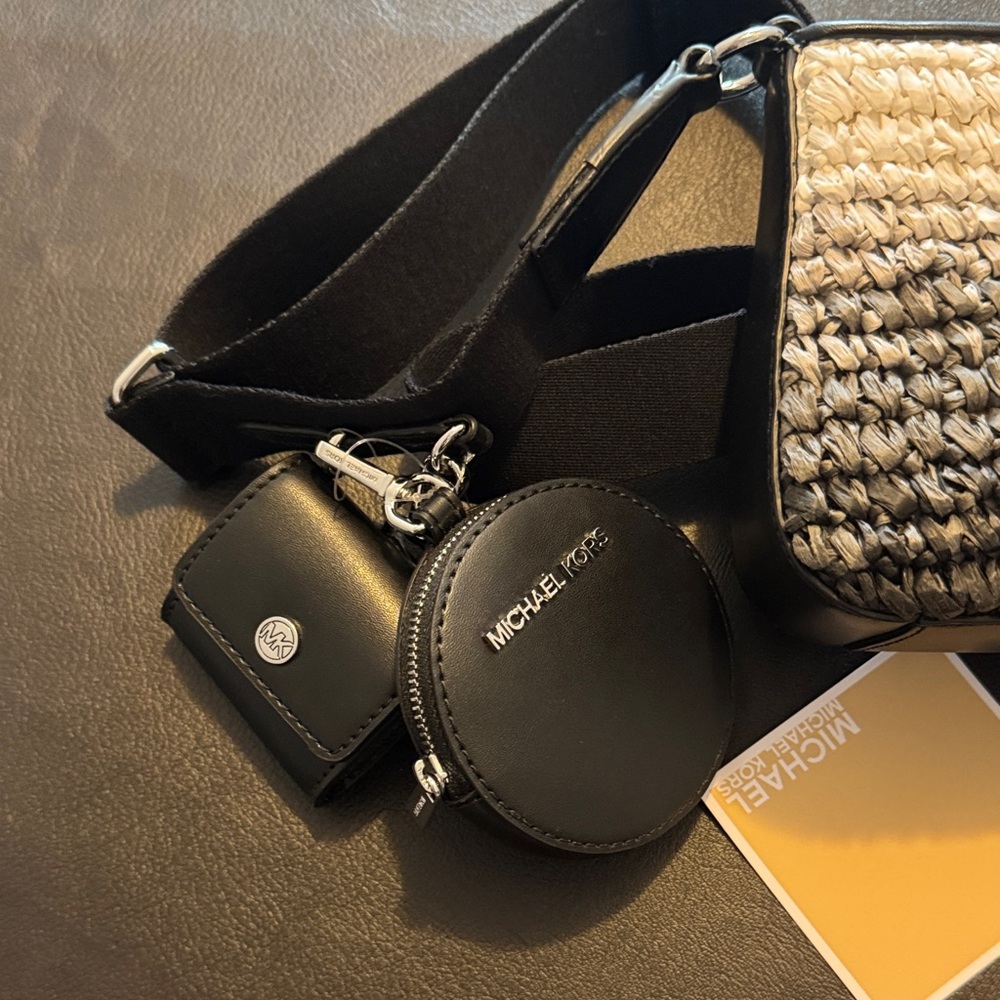 NWOT Michael Kors Black/White/Gray Textured Crossbody Bag With AirPod/Coin Pouch - Picture 3 of 10